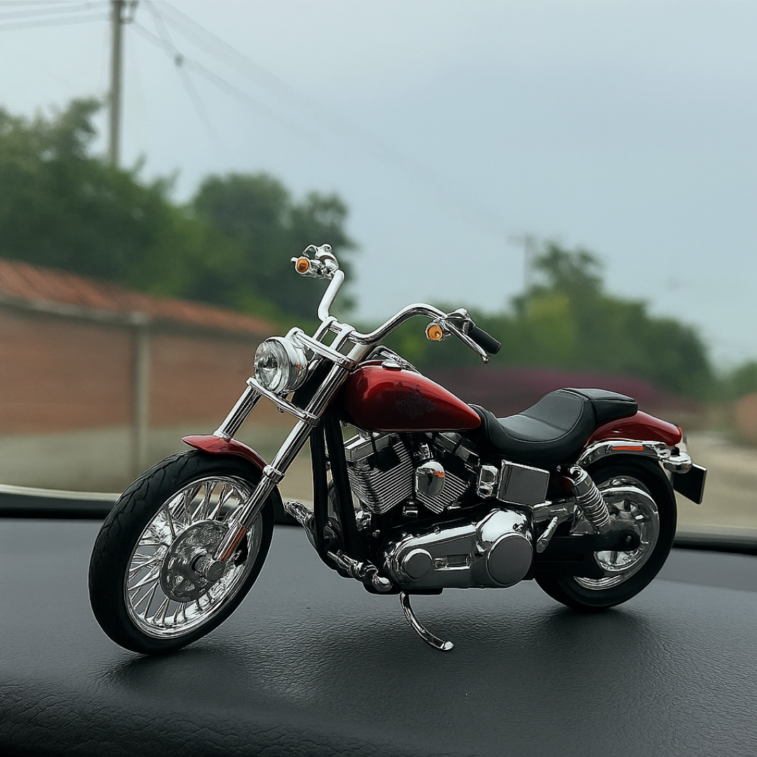 Tinion || Harley Davidson 2015 Street 750 – 1:12 Die-Cast Scale Model by Maisto | Collectible Bike for Desk Display & Gifting